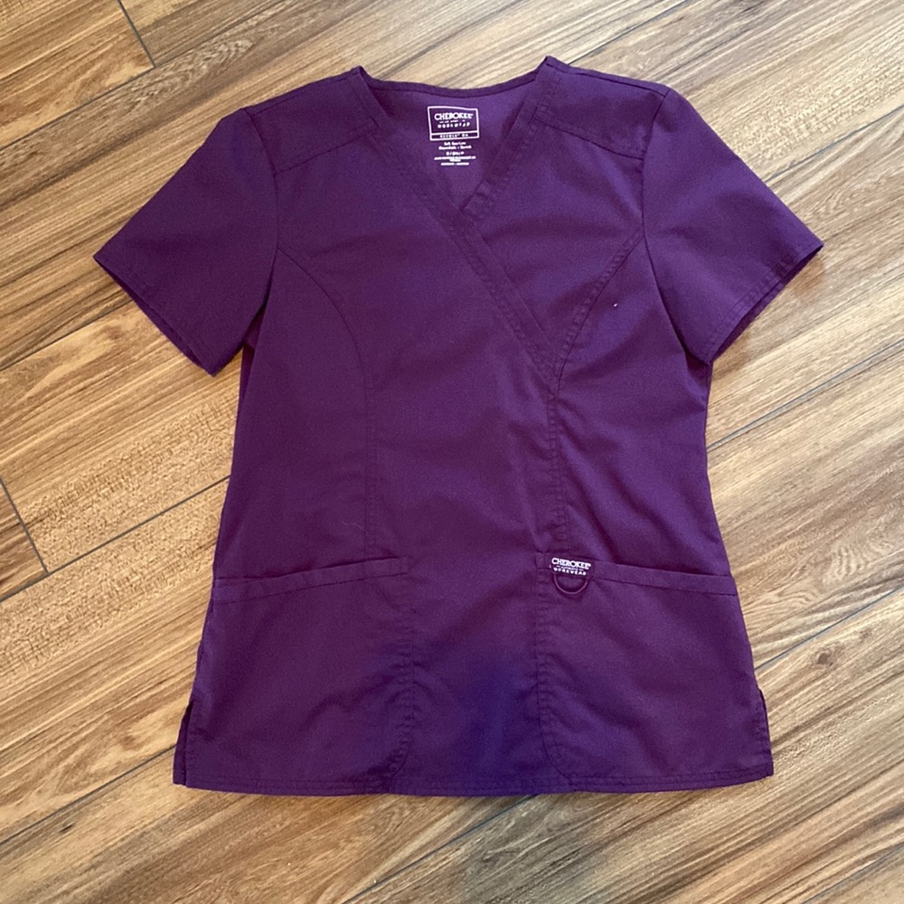 On Hold - Cherokee, scrub top, size small
